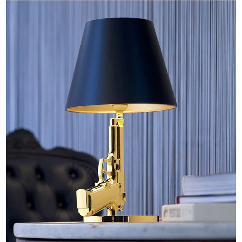 Lámpara de Pie AK47 Oro Decorbites™: Luz Nocturna Moderna de Resina para Decoración del Hogar