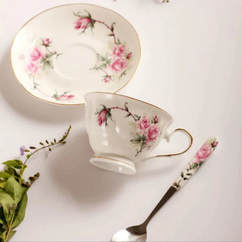 Juego de taza de té DecorBites™ de porcelana fina con platillo y cuchara - Elegante vajilla para fiestas de té negro