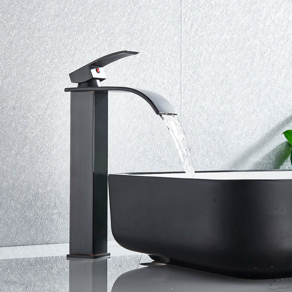Grifo de Lavabo de la Cuenca de Oro Decorbites™ Mezclador de un Solo Nivel para Agua Caliente y Fría en el Baño