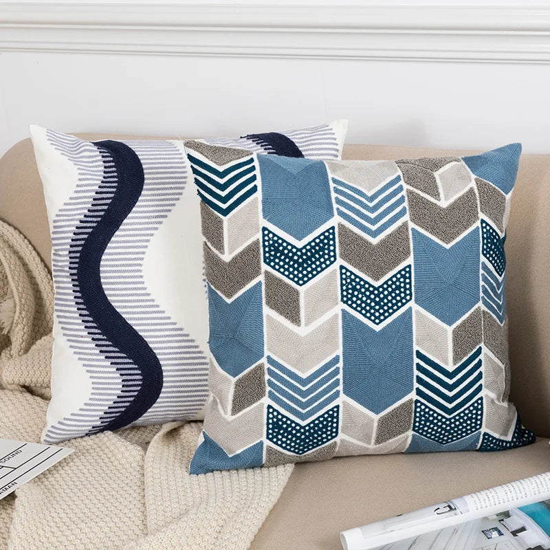 غطاء وسادة DecorBites™ مطرز بنقوش هندسية زهرية زرقاء مقاس 45×45 سم لمنزل مريح