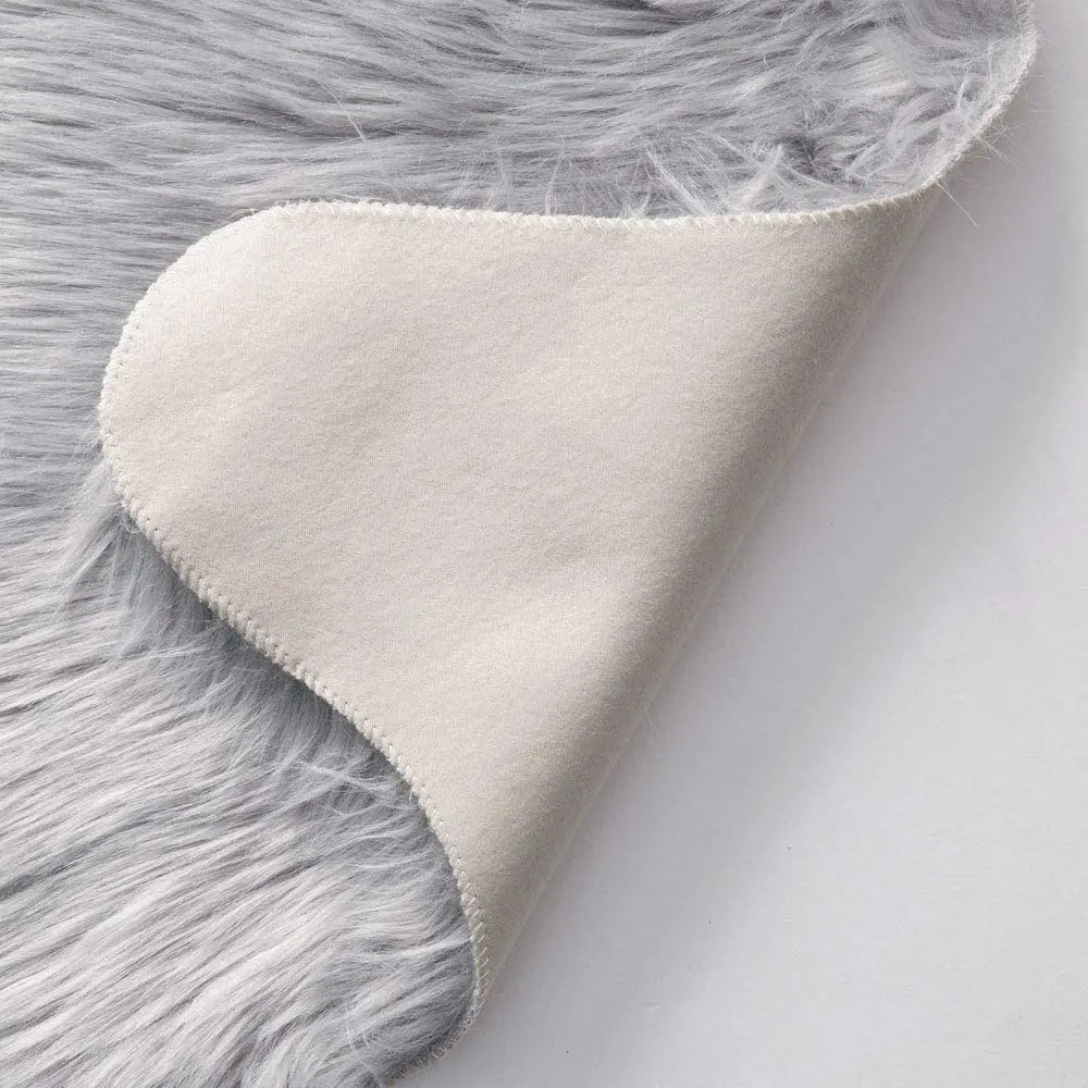 Luxurious Faux Sheepskin Bedroom Rug