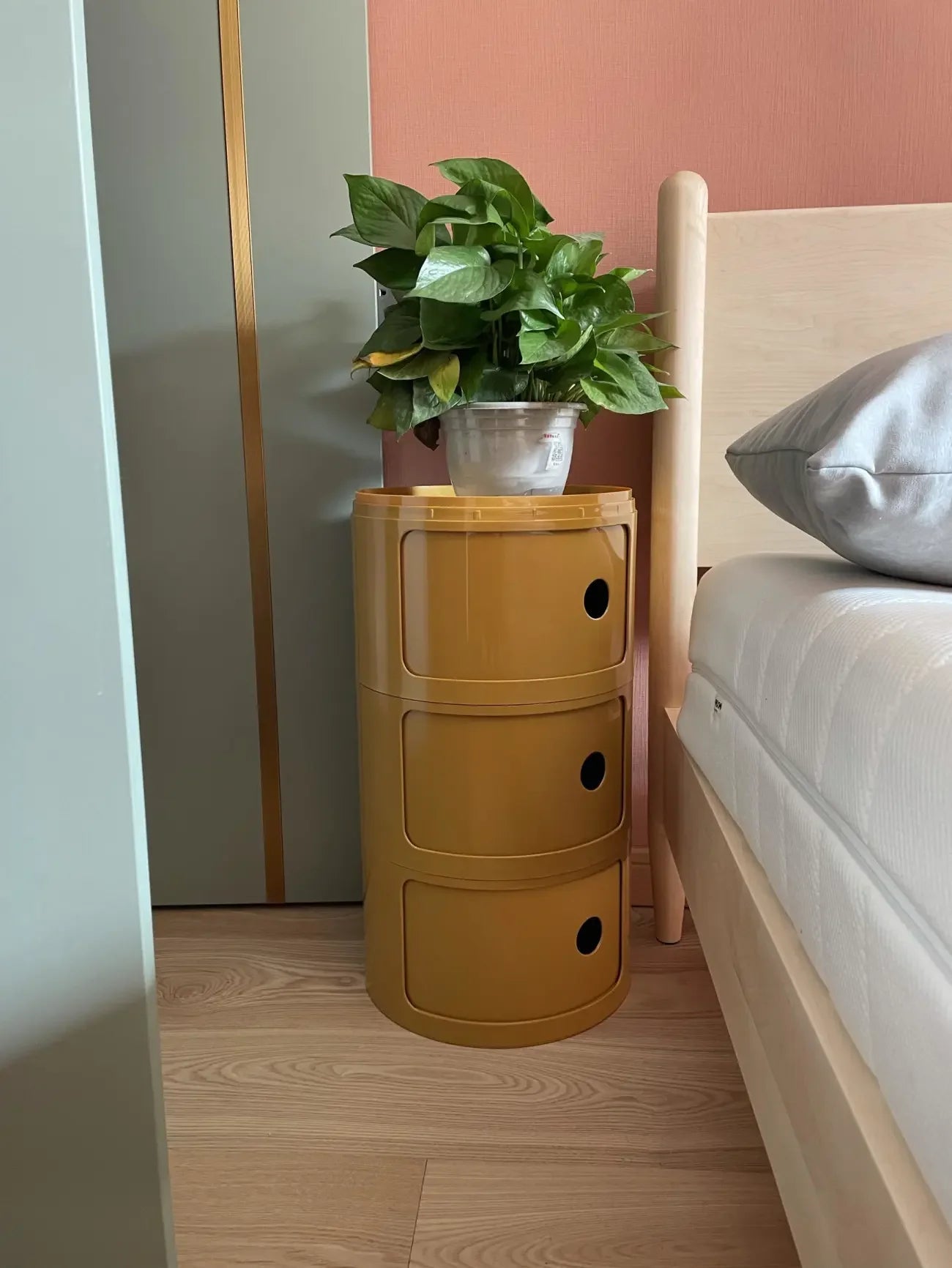 Nordic Round Storage Bedside Table