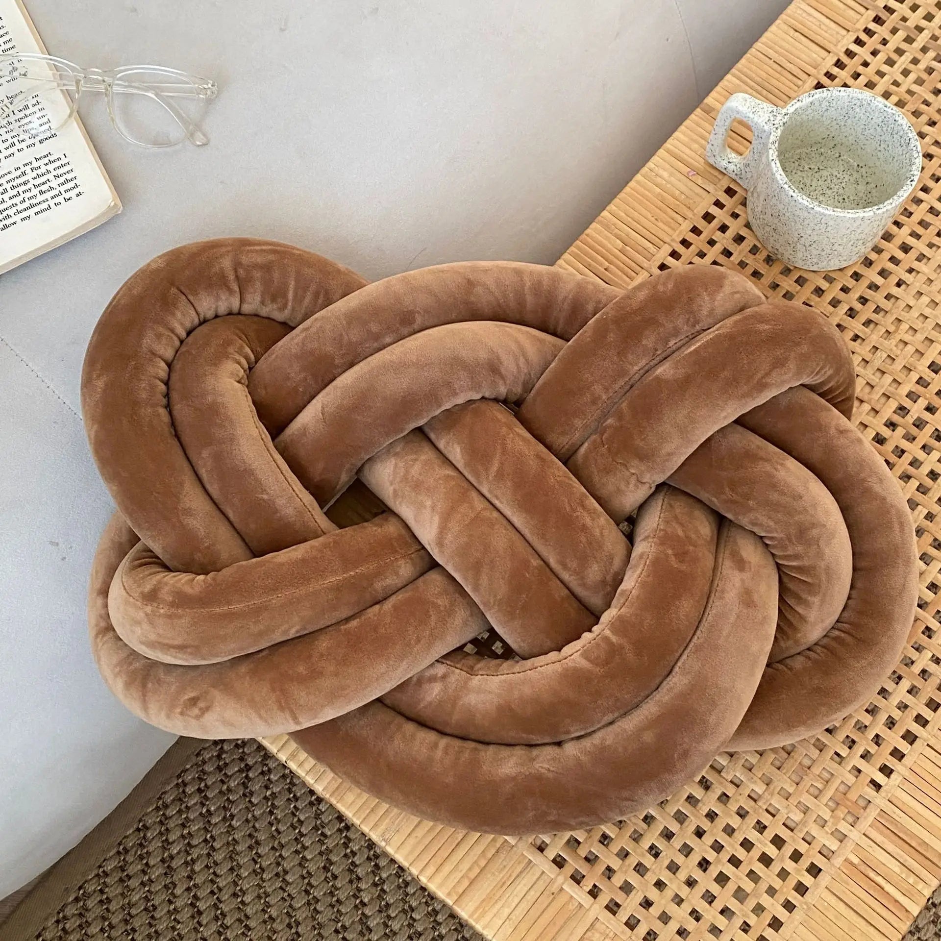 Knotted Ring Pillow Set