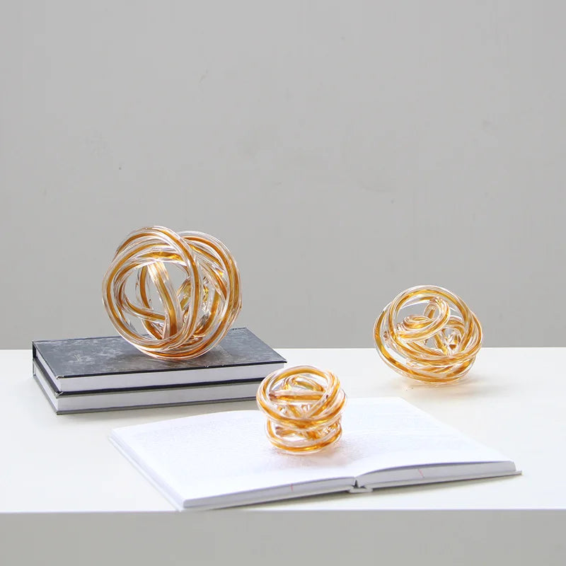 زينة كرة زجاجية ملفوفة هندسية من DecorBites™ - إكسسوار ديكور منزلي مصنوع يدويًا