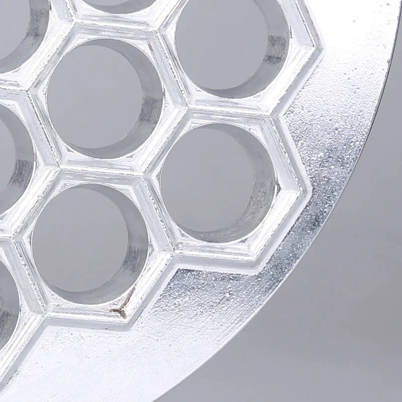 Molde DecorBites™ de aluminio con 37 cavidades para hacer dumplings, samosas, pelmeni y raviolis.