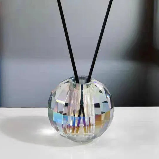 Difusor de aromas DecorBites™ con forma de bola de cristal, soporte para cepillos de dientes y base geométrica.