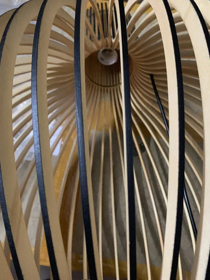 مصباح معلق خشبي على شكل قفص باللونين الأسود والأبيض من DecorBites™ لغرفة المعيشة