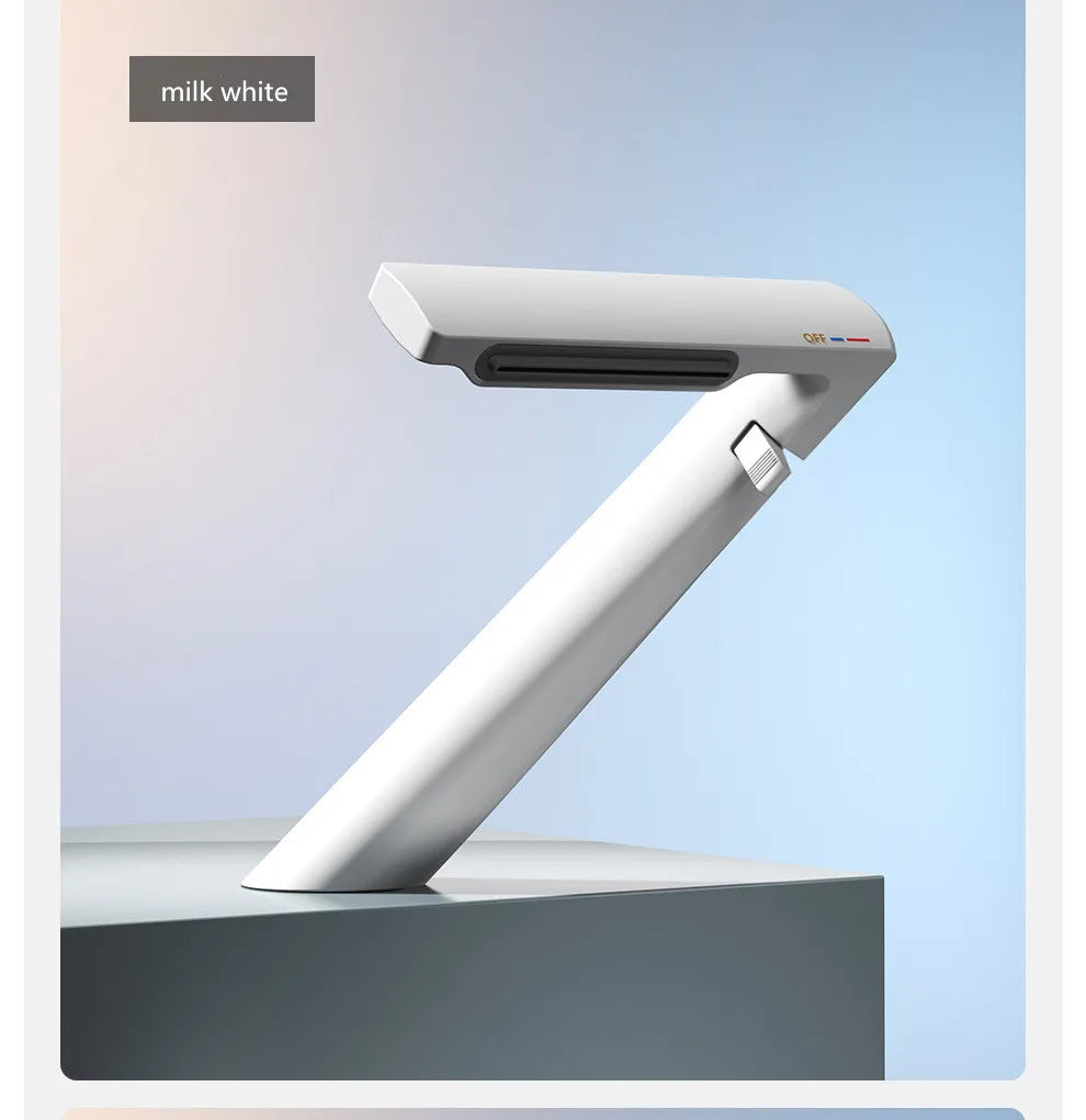 Grifo de lavabo DecorBites™ Gold Waterfall: Grifo mezclador gris, monomando para agua fría y caliente.