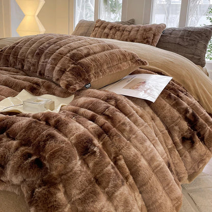 Decobites Velvet Fleece Bedding Set: Duvet Cover, Blanket, Sheet, Pillowcases in Caramel Brown Fur