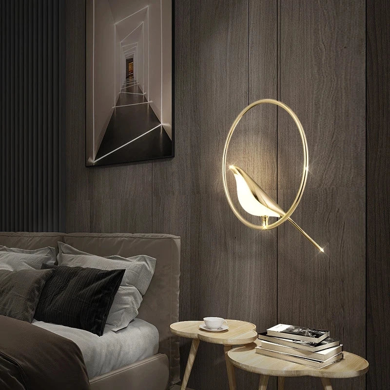 Lámpara de techo DecorBites™ Gold Magpie Bird: Iluminación moderna para interiores del hogar, ideal para sala, comedor y cocina.