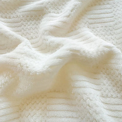 Manta de lana de cordero DecorBites™: Chal suave y cálido para la oficina y el sofá, disponible en colores lisos y a rayas.