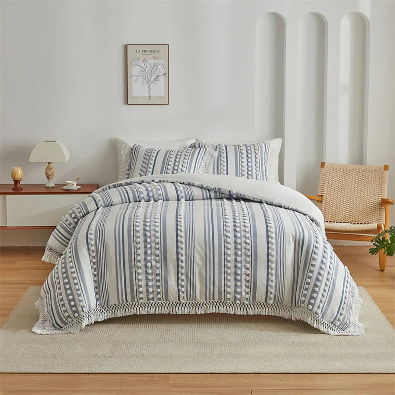 Decobites Striped Furball Double Duvet Cover Set: King/Queen Size Bedding with Tassels