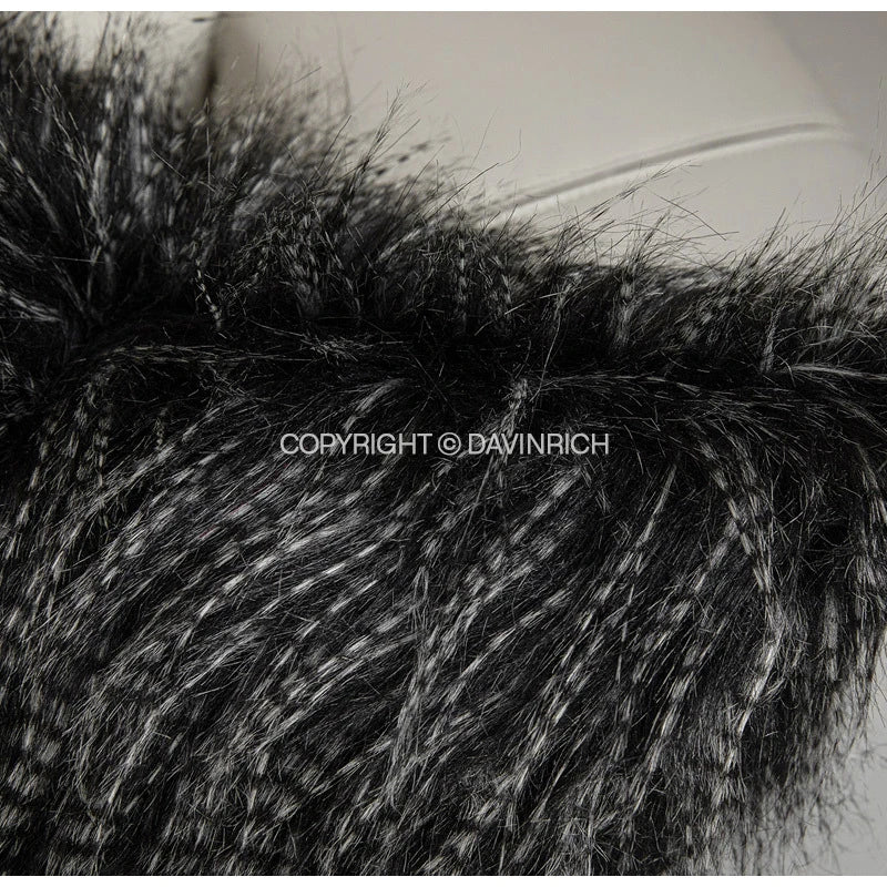 Funda de cojín DecorBites™ Luxe Black Fluffy: diseño moderno, sencillo y art déco.