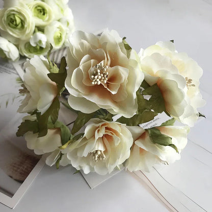 DecorBites™ Ramo de bayas y estambres de flor de cerezo color marfil para decoración navideña y de bodas DIY