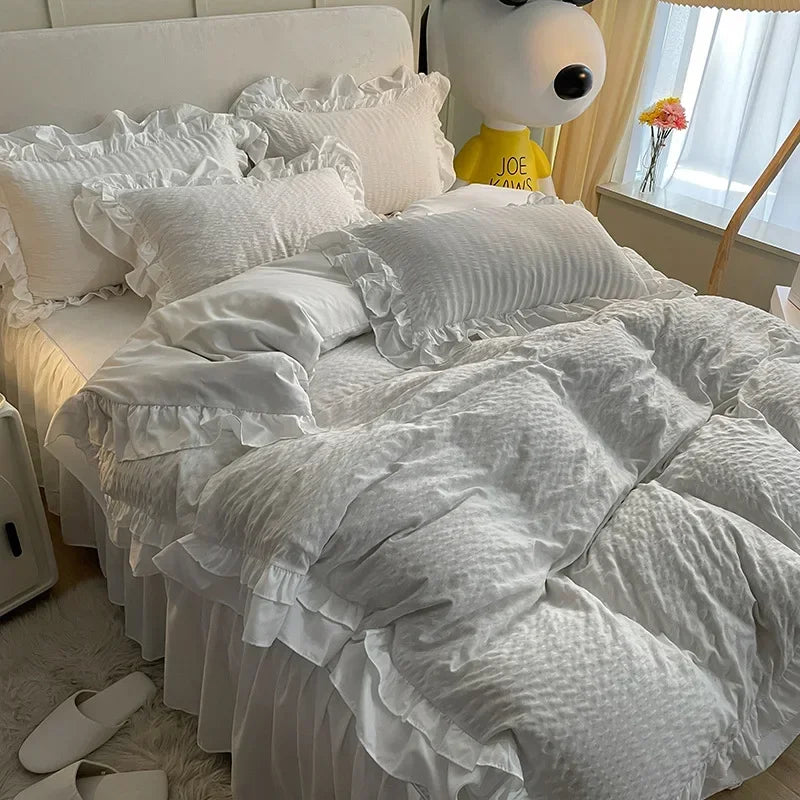 Juego de cama DecorBites™ de algodón burbuja con encaje de doble capa: sábanas suaves y agradables al tacto.