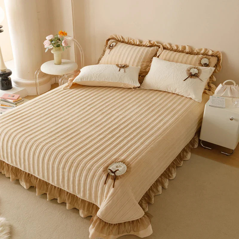 Decobites Velvet Lace Ruffles Quilted Bedding Set with Pillowcases