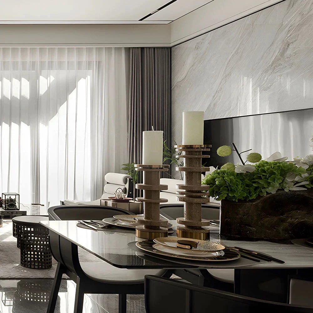 حامل شموع من الرخام باللون البني البيج من DecorBites™ مع قاعدة معدنية