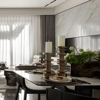 حامل شموع من الرخام باللون البني البيج من DecorBites™ مع قاعدة معدنية