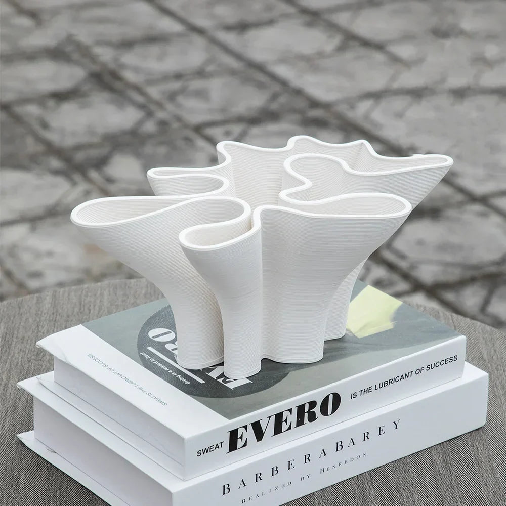 مزهرية خزفية هندسية قابلة للطي من DecorBites™: منحوتة يدوية تجريدية لتزيين المنزل