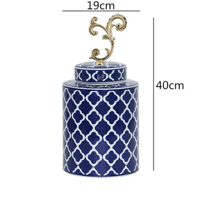 مزهرية DecorBites™ المغطاة بالبورسلين الأزرق والأبيض: ديكور منزلي صيني عتيق، تنسيق وتنظيم الزهور