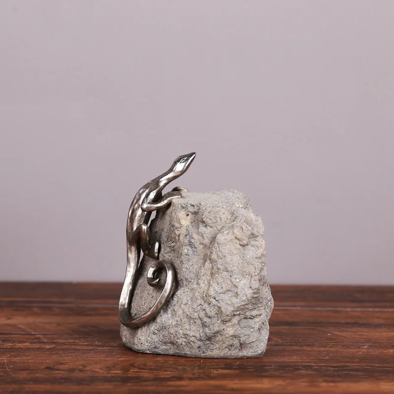 شمعدان من الراتنج على شكل سحلية جيكو من ديكوربايتس™: تمثال صغير وشمعدان للديكور المنزلي