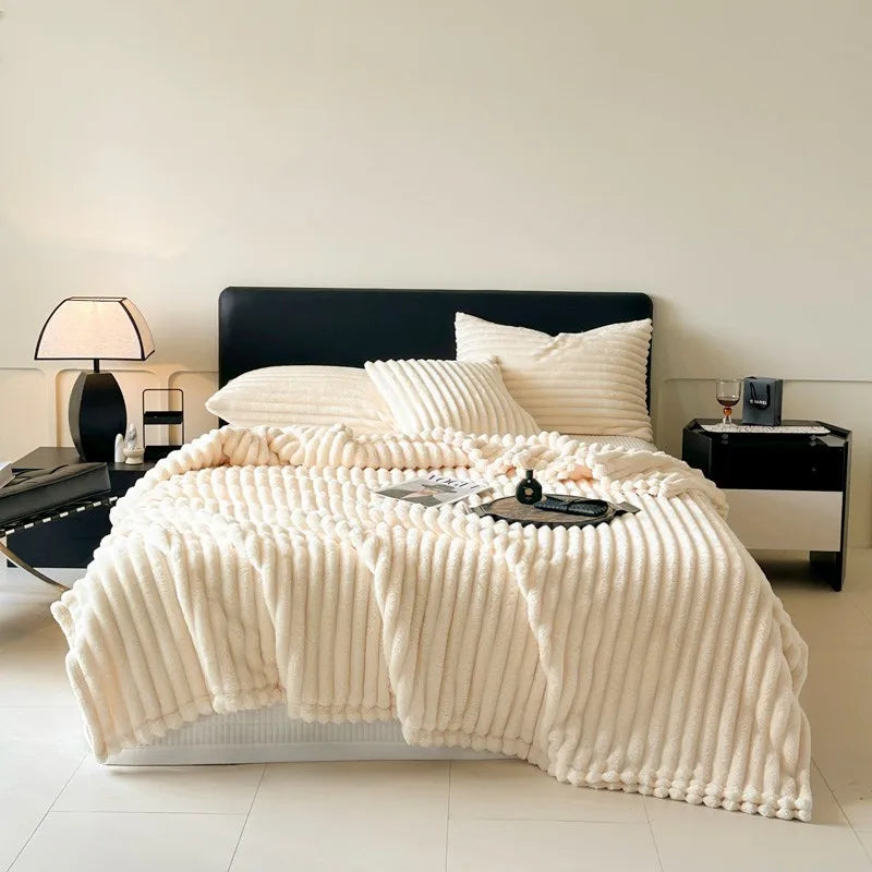 Manta DecorBites™ de forro polar coralino a rayas, color liso, ideal para el invierno. Funda para sofá, tamaños Queen y King.