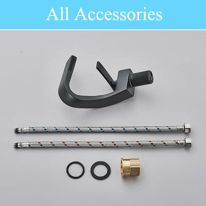 صنبور حوض حمام DecorBites™ أسود اللون مع خلاط ساخن وبارد مثبت على السطح بتصميم بسيط