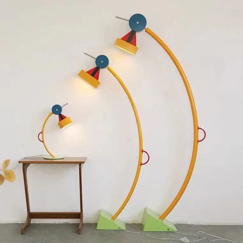 Lámpara de suelo LED Treetop™ para niños: Diseño nórdico colorido para la habitación infantil