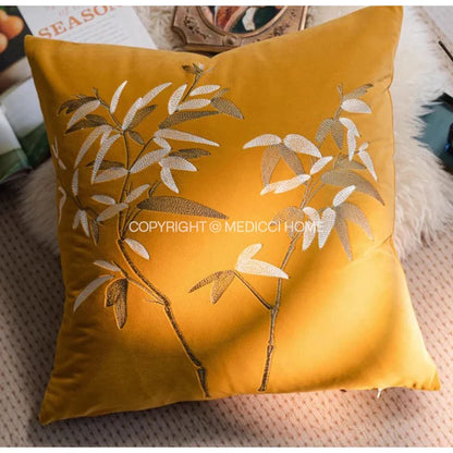 Funda de cojín decorativa DecorBites™ French Night de terciopelo con mariposas bordadas