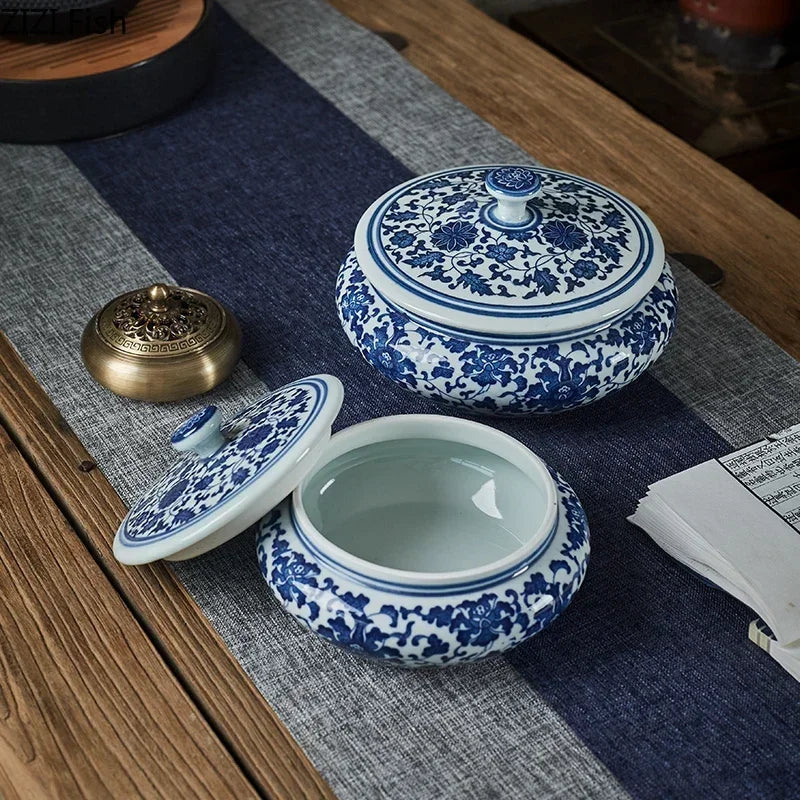 علبة شاي خزفية على شكل زهرة زرقاء من DecorBites™ - ديكور لغرفة المعيشة أو زينة منزلية