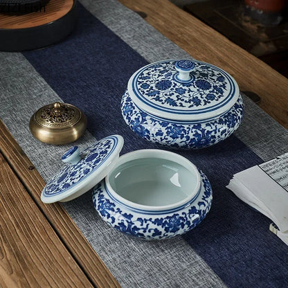 علبة شاي خزفية على شكل زهرة زرقاء من DecorBites™ - ديكور لغرفة المعيشة أو زينة منزلية