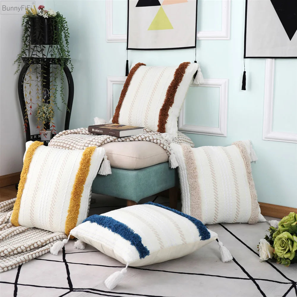 Funda de cojín DecorBites™ Boho tejida con borlas y mechones para sofá, cama o silla.