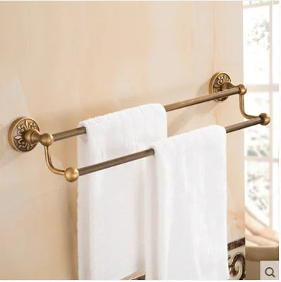 مجموعة إكسسوارات الحمام المنحوتة من البرونز العتيق من DecorBites™: رف مناشف، حامل ورق، حامل فرشاة المرحاض، خطافات