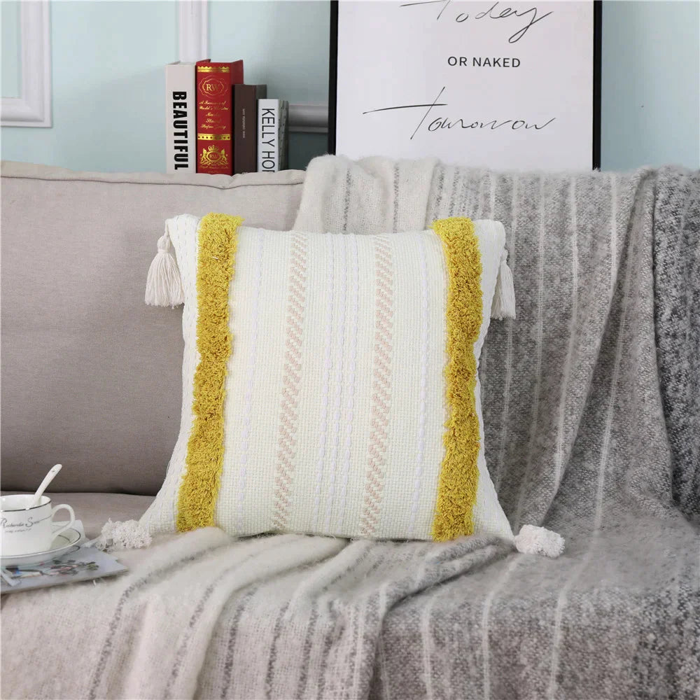 Funda de cojín DecorBites™ Boho tejida con borlas y mechones para sofá, cama o silla.