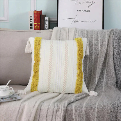 Funda de cojín DecorBites™ Boho tejida con borlas y mechones para sofá, cama o silla.