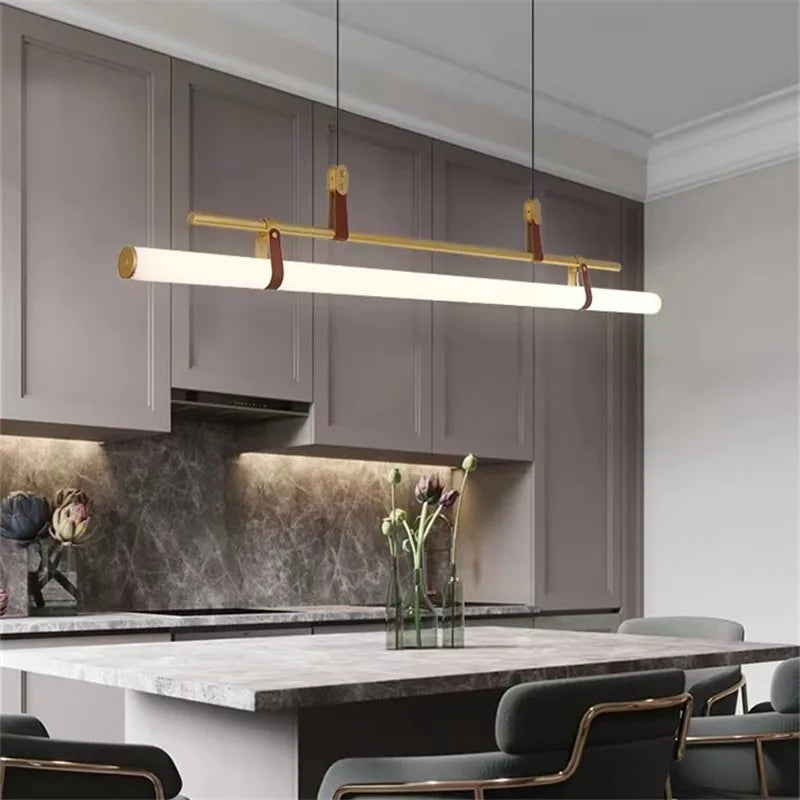 ثريا Lucien Tube من DecorBites™‎، مصنوعة من الجلد الأسود والذهبي