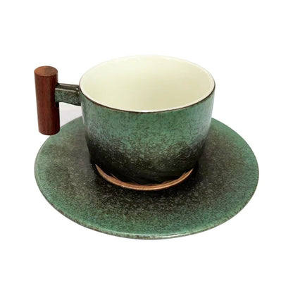 كوب قهوة سيراميكي أزرق بتصميم كلاسيكي، سعة 130 مل، مع صحن، ومقبض خشبي، من ديكوربايتس™