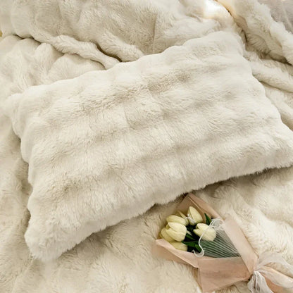 Luxury Faux Fur Bedding Set by Decobites: Super Soft Bubble Fleece Duvet Cover, Quilt, and Sheet Set.