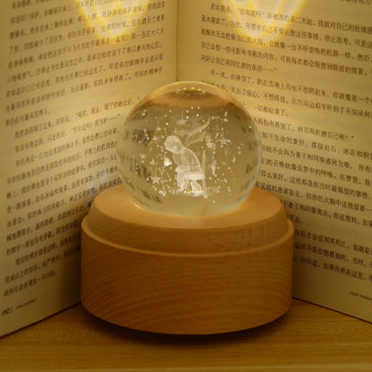 Caja de música con bola de cristal DecorBites™: Proyección de luz giratoria, regalo ideal para cumpleaños y San Valentín