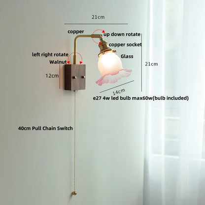 Aplique de pared DecorBites™ de cristal rosa con luz LED, interruptor de cadena, lámpara de noche de madera de nogal