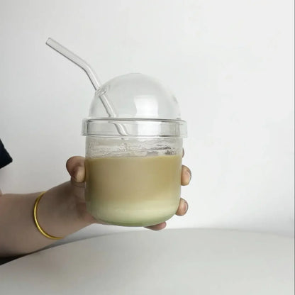 كوب زجاجي من DecorBites™ مزود بغطاء وقشة وربطة عنق وردية: كوب قهوة لطيف وبسيط وعالي القيمة