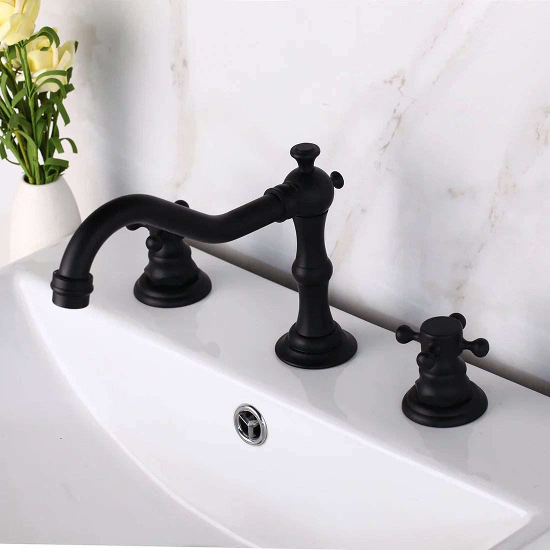 Grifo de lavabo de doble manija DecorBites™ en latón macizo cromado con acabado negro antiguo