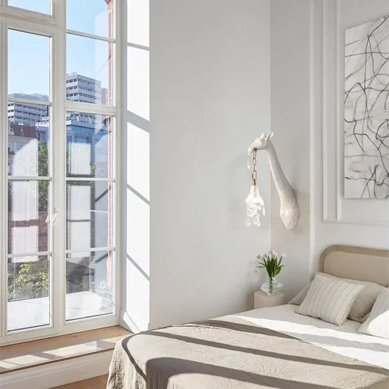 مصباح حائط DecorBites™ Giraffe Love: إضاءة بجانب السرير بأجواء حيوانات من الراتنج لديكور غرفة لطيف