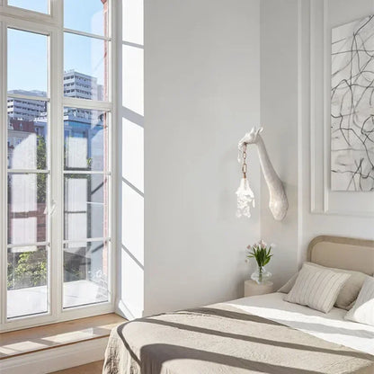 مصباح حائط DecorBites™ Giraffe Love: إضاءة بجانب السرير بأجواء حيوانات من الراتنج لديكور غرفة لطيف