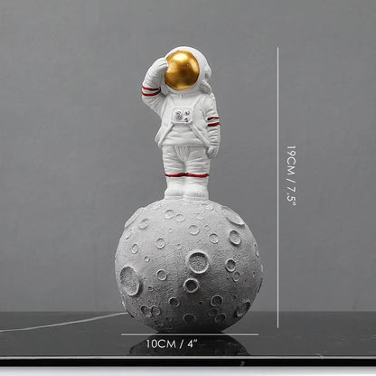 Figuras de astronautas DecorBites™: Escultura moderna de astronauta con luna, regalo perfecto para hombre y novio