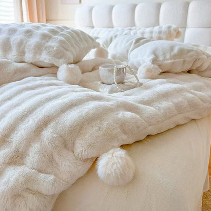 Decobites Luxe Tuscan Faux Fur Duvet Set - White Cozy Comfort for Winter