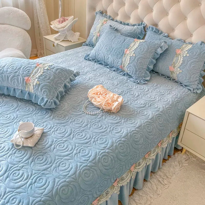 Decobites Velvet Floral Lace Quilted Bedding Set With Pillowcases