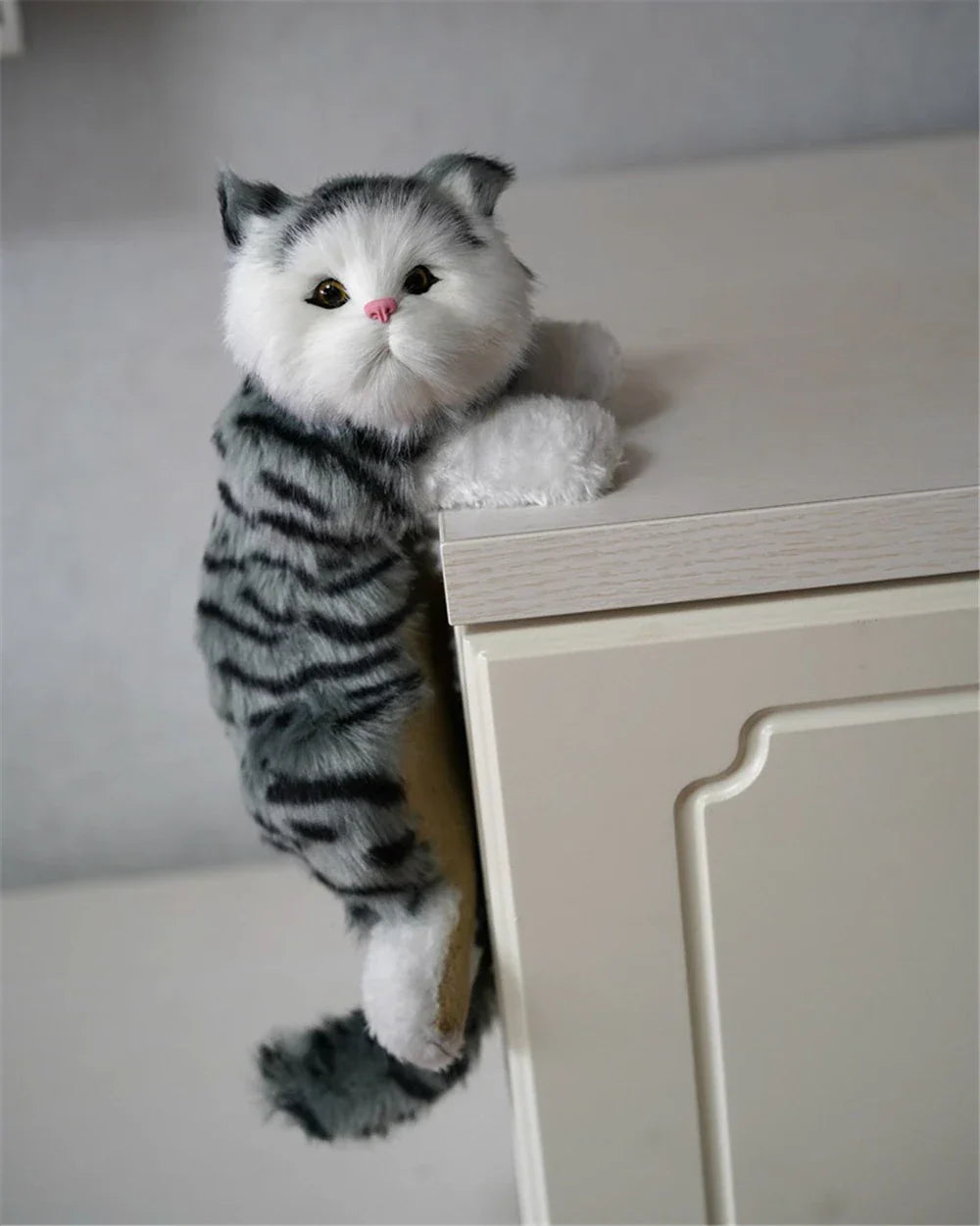 Figura de peluche de gato colgante DecorBites™ para decoración del hogar