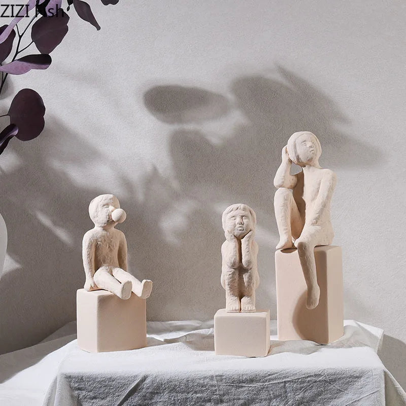 ديكور مكتب DecorBites™ بمنحوتة سيراميكية لشخصية عائلية تجريدية