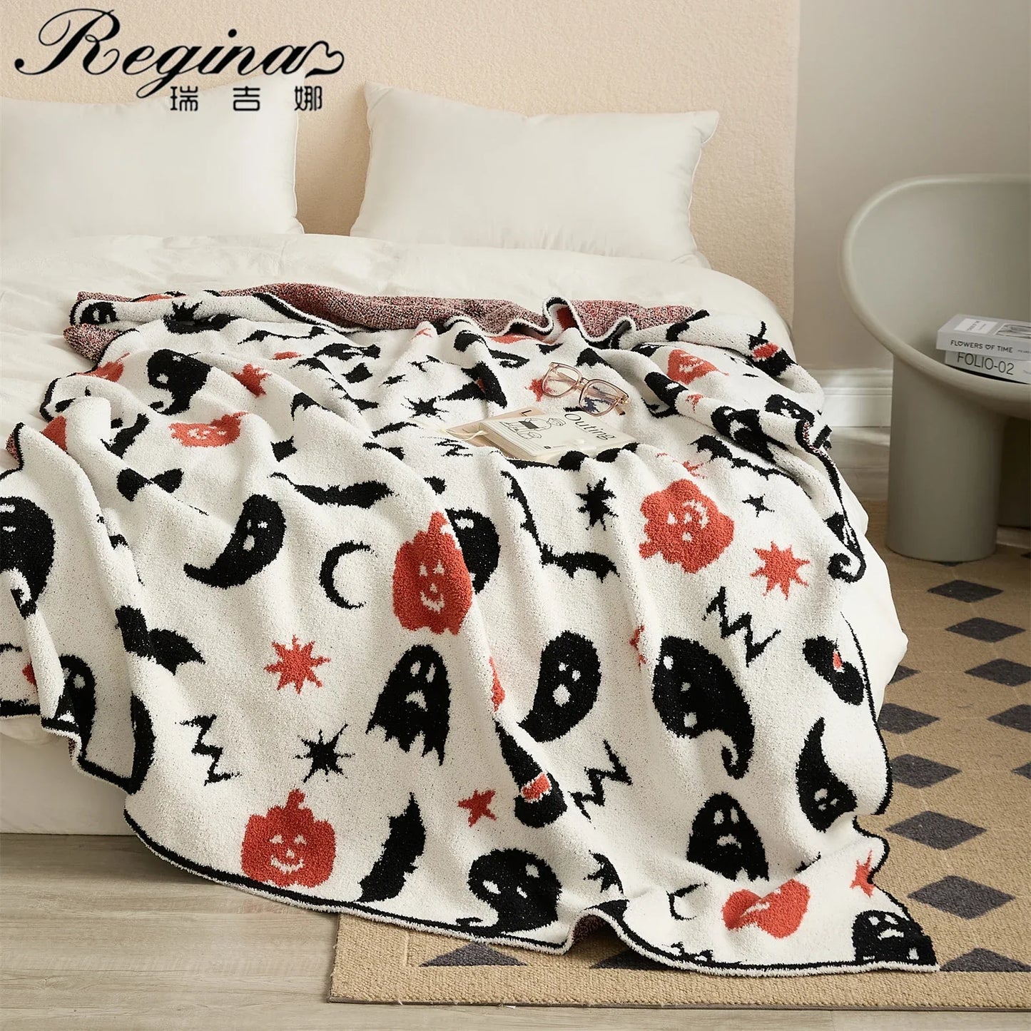 DecorBites™ Kawaii Bee Pattern Cozy Blanket - Super Soft White Spot Edge Design